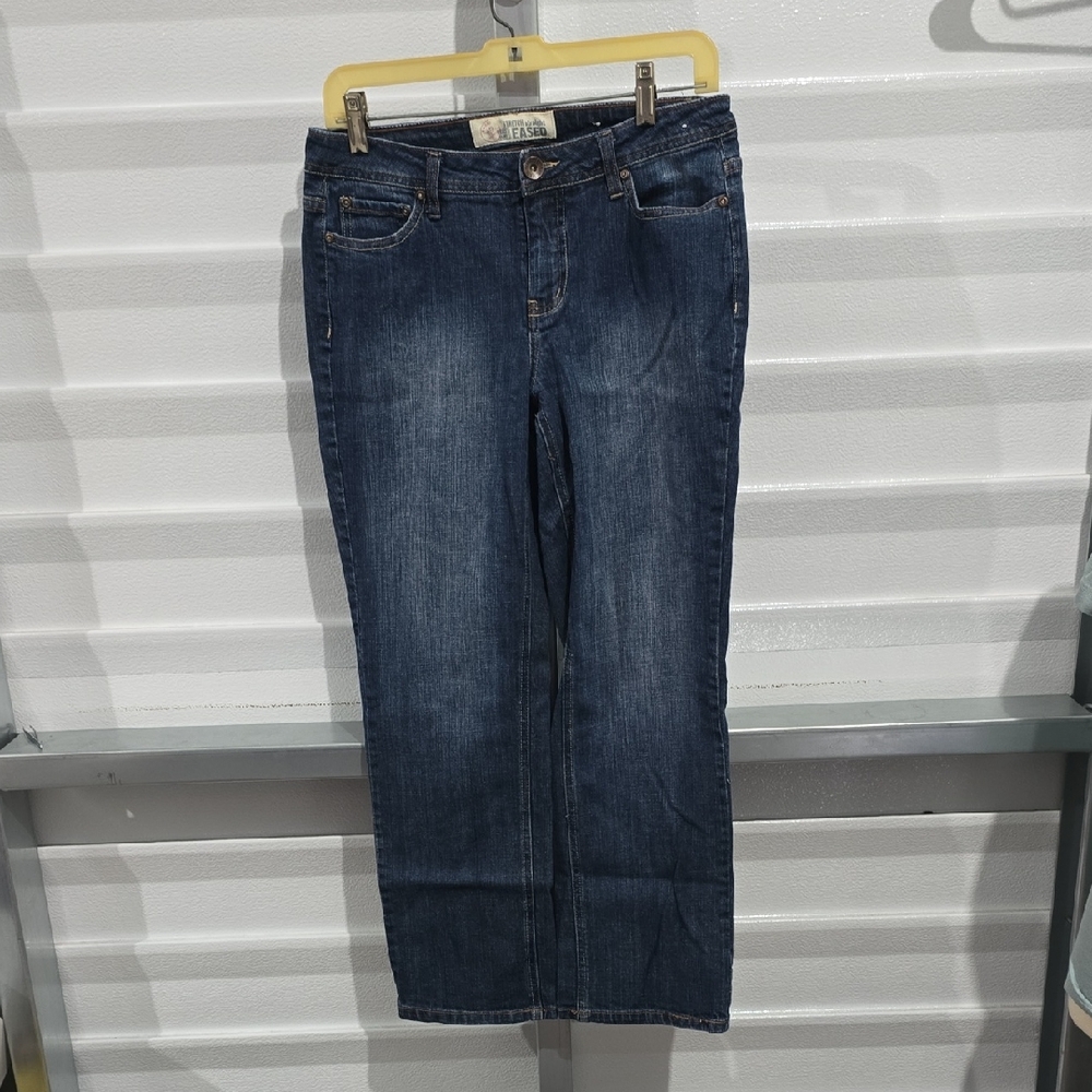 Faded Glory Blue Straight Leg Jeans with Subtle Fading‎ Size 6 Petite